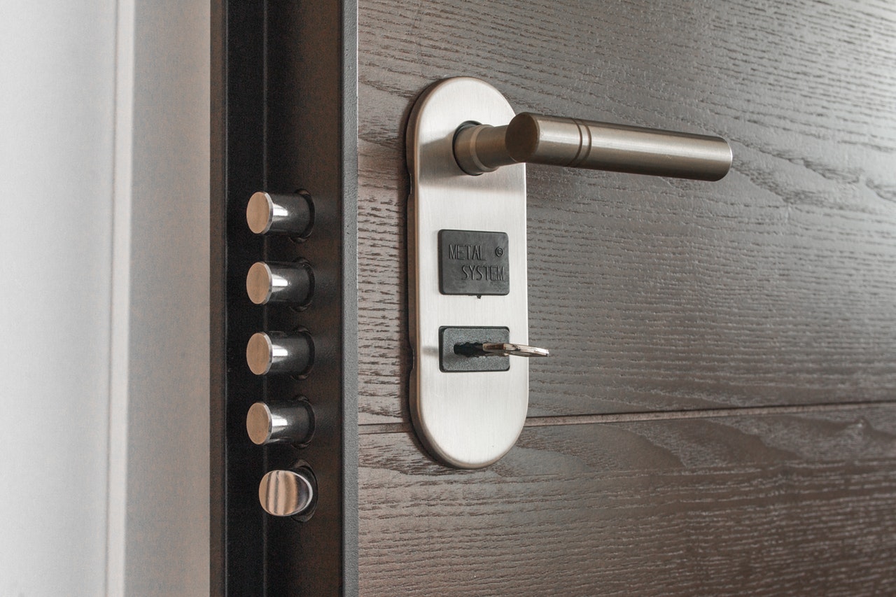 Comment choisir une serrure pour votre porte d’entrée?